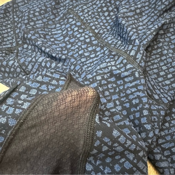 Lululemon Inspire Tight II
Shatter Weave Desert Teal Alberta Lake / Black - Picture 9 of 13